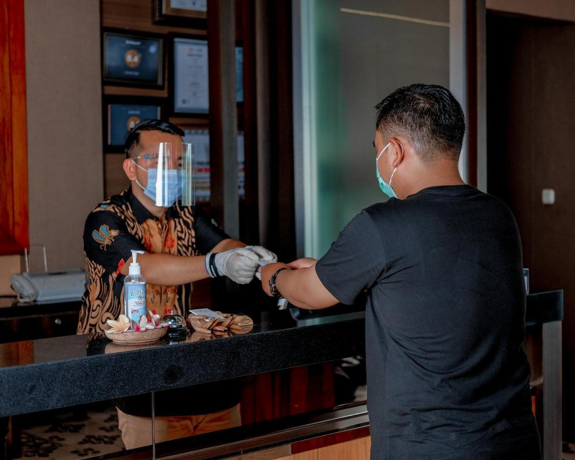 Oxville Hotel Паданг Экстерьер фото